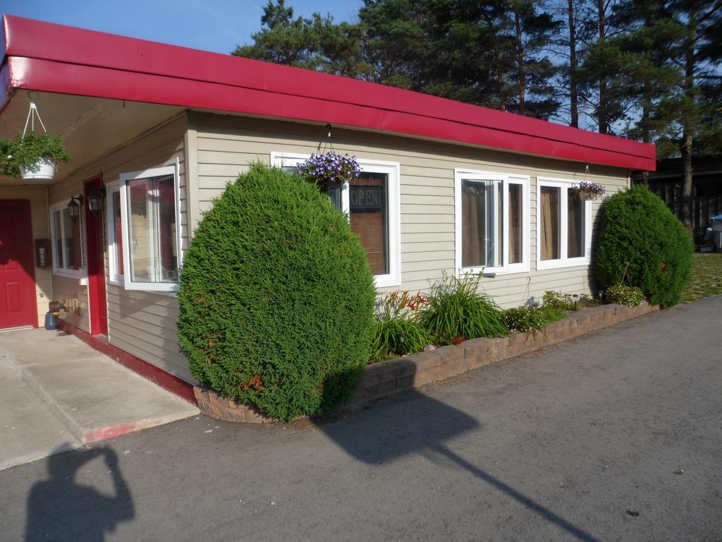 The Silver Birch Motel กอเดอริช ภายนอก รูปภาพ