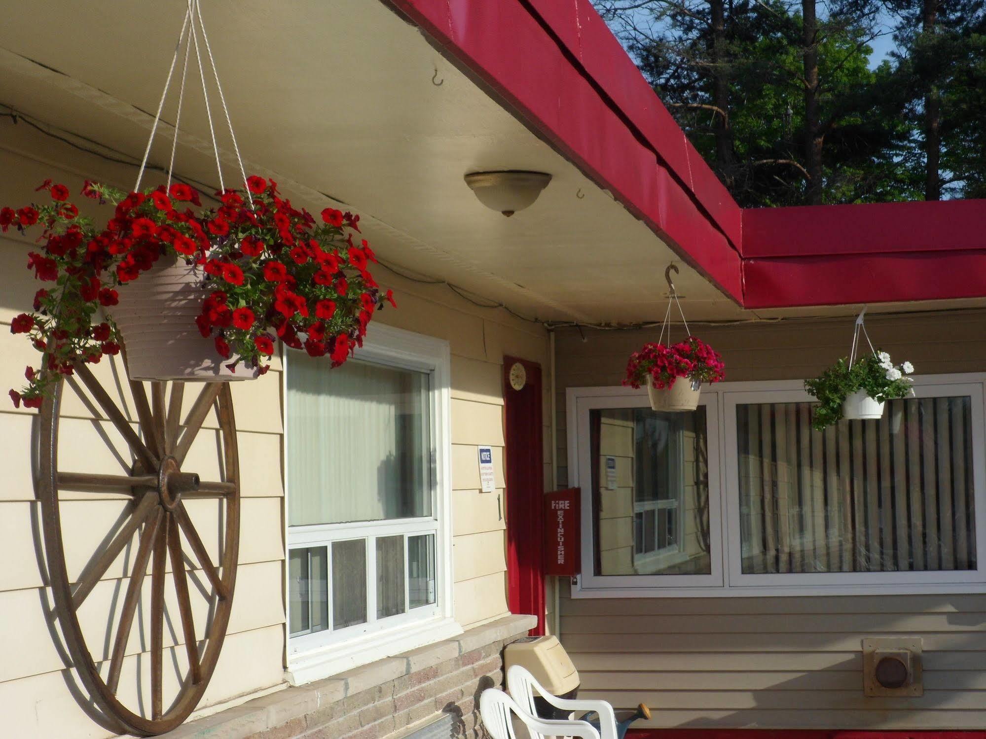 The Silver Birch Motel กอเดอริช ภายนอก รูปภาพ